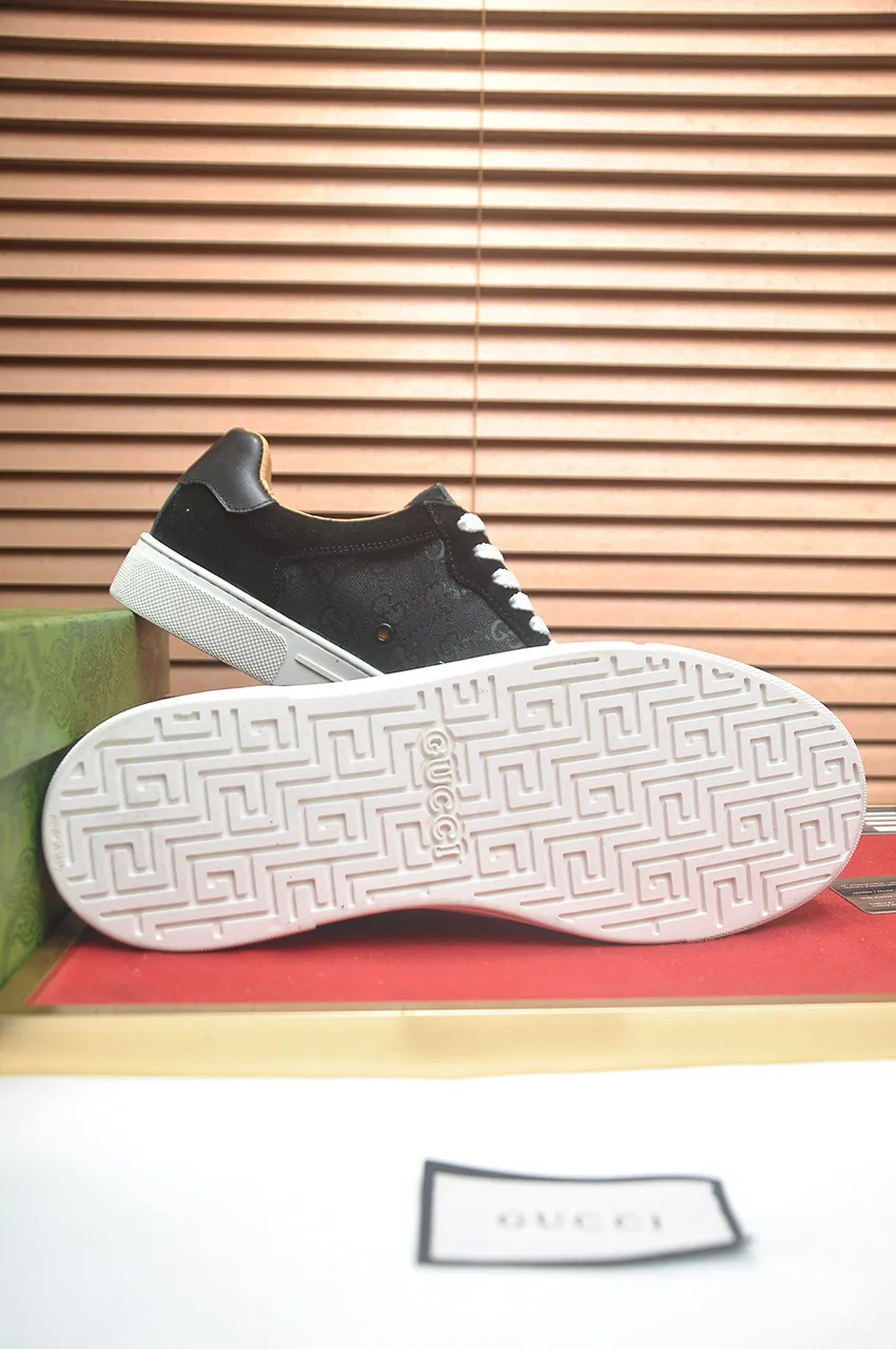 Men's shoes 💰400💶 [GUCCI Gucci] official website 1:1 men's sports shoes are now on the market, using original Gucci fabric + gluten lining, plus the official website original 1:1 comfortable outsole. Fashionable and versatile, super comfortable and breathable. 5 colors available, standard shoe size 38/45 (custom-made sizes 45 are non-refundable)